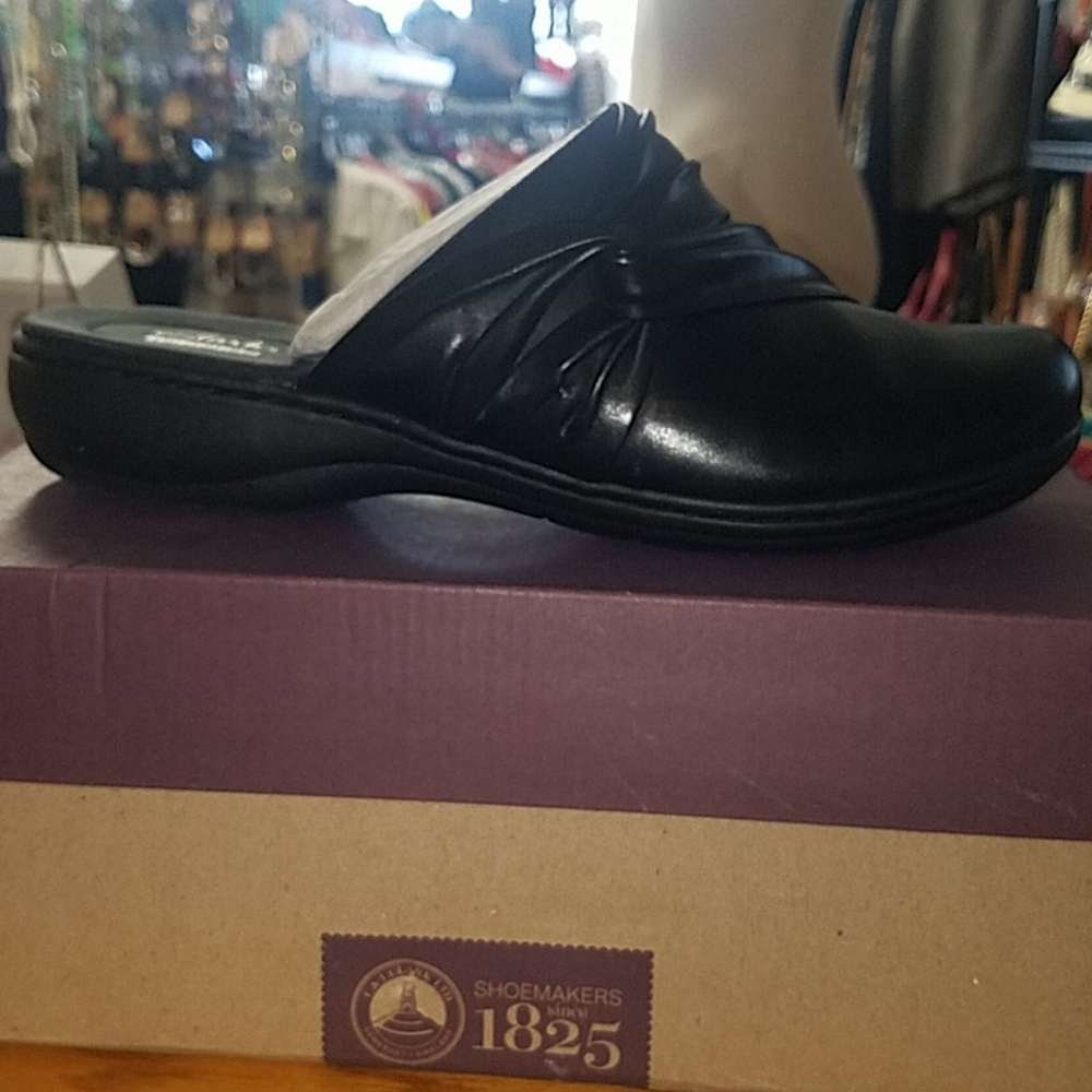 Clark's Leisa Black Leather 9.5W NIB